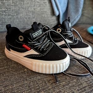 Levi's Uni-sex Toddler Sneakers SIZE 5